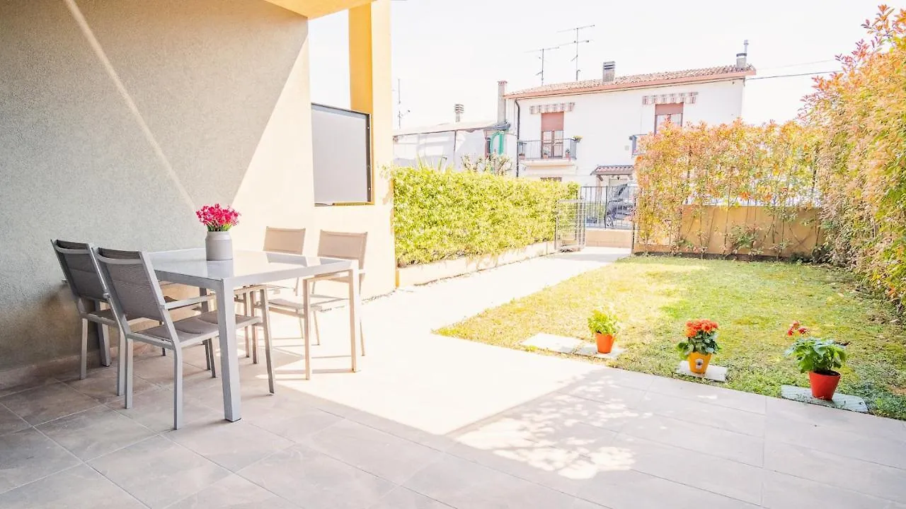 Tra Le Vigne Di Peschiera - Italian Homing contacts