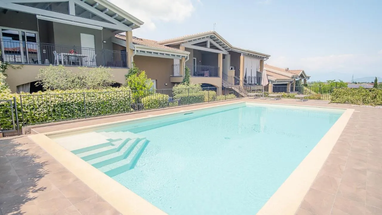 Tra Le Vigne Di Peschiera - Italian Homing Apartment Peschiera del Garda 0*,  Italy